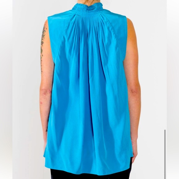 Tibi Arielle 100% silk sleeveless top. - Picture 3 of 13